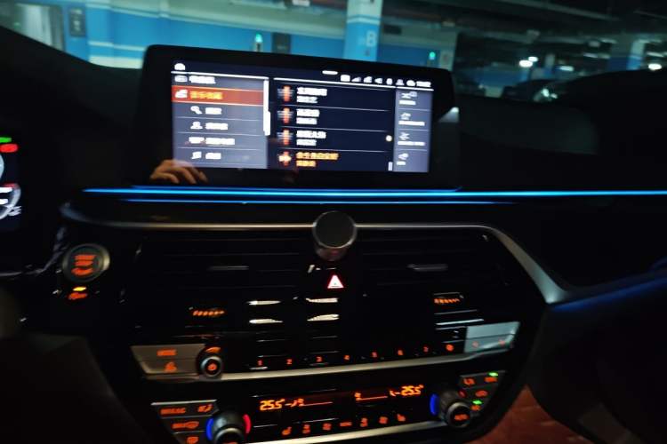Used BMW 5 Series 2020 530Li Leading Model M Sport Package Audio And AC Panel
