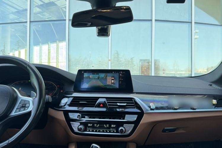 Used BMW 5 Series 2020 530Li Luxury Edition M Sport Package Audio And AC Panel