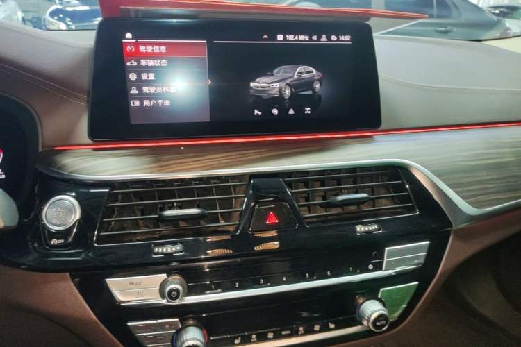 Used BMW 5 Series 2020 530Li Leading Edition Luxury Package Audio And AC Panel