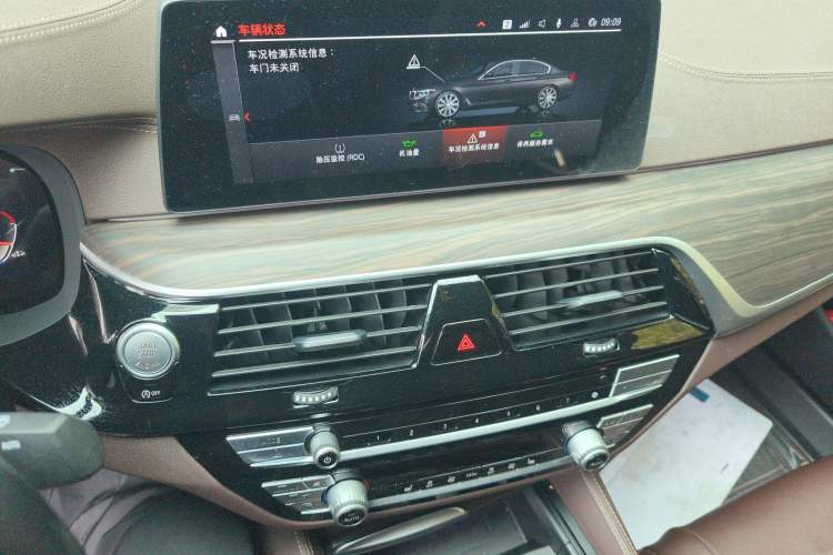 Used BMW 5 Series 2020 530Li Leading Edition Luxury Package Audio And AC Panel