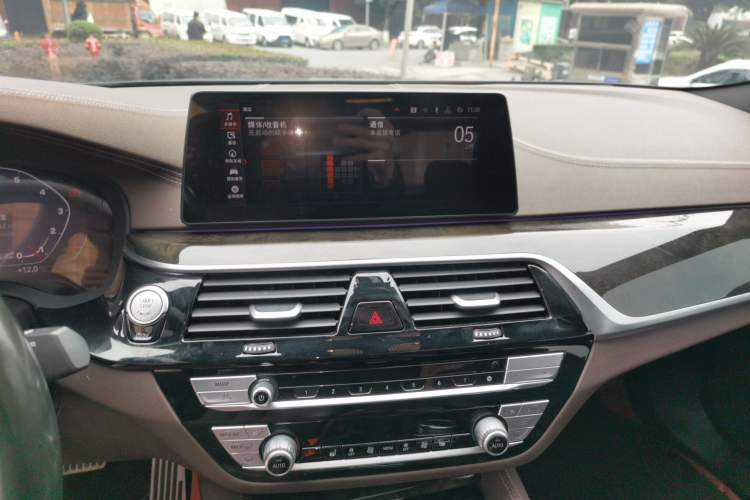 Used BMW 5 Series 2020 525Li M Sport Package Audio And AC Panel