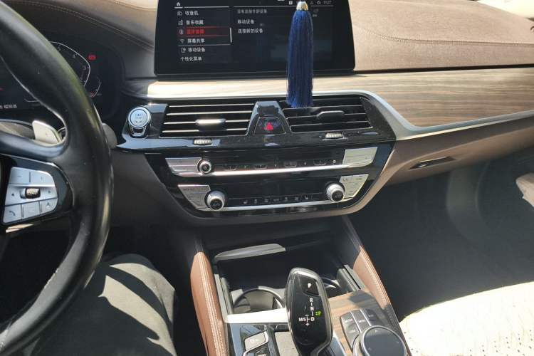 Used BMW 5 Series 2020 530Li Leading Edition Luxury Package Audio And AC Panel