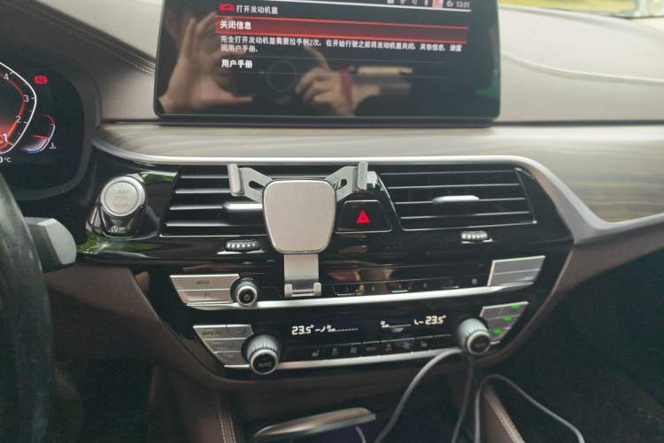 Used BMW 5 Series 2020 530Li Leading Edition Luxury Package Audio And AC Panel