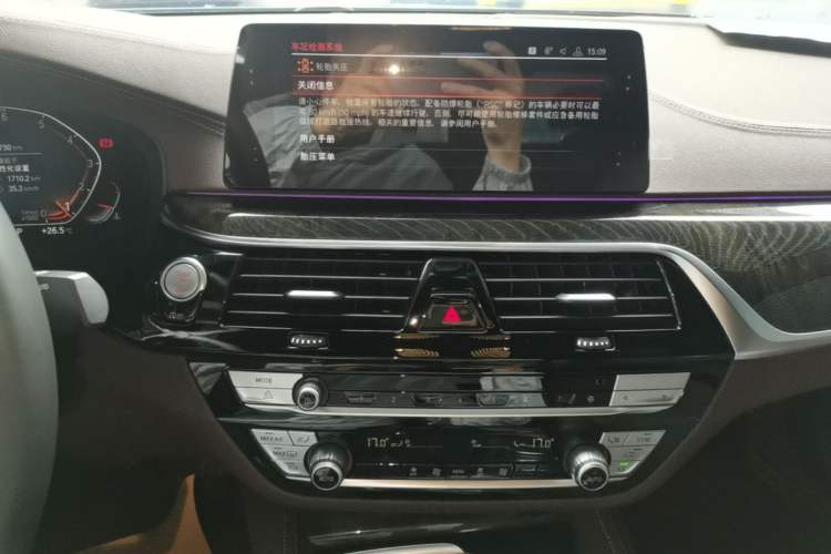 Used BMW 5 Series 2020 525Li M Sport Package Audio And AC Panel
