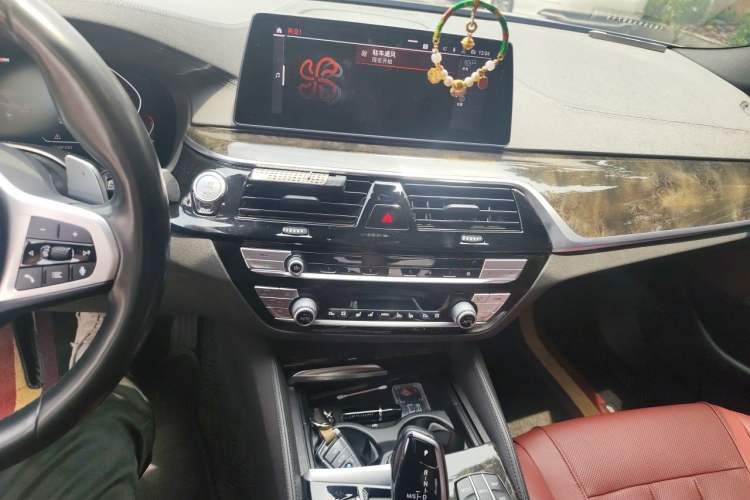 Used BMW 5 Series 2020 530Li Luxury Edition M Sport Package Audio And AC Panel