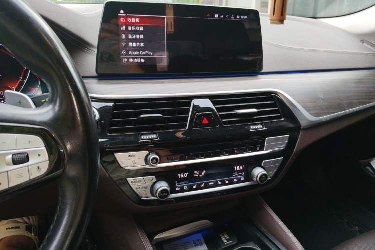 Used BMW 5 Series 2020 530Li Leading Edition Luxury Package Audio And AC Panel