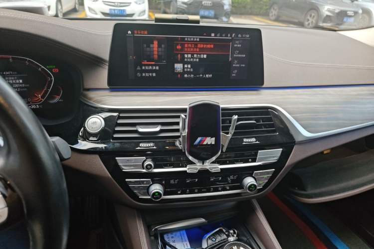 Used BMW 5 Series 2020 530Li xDrive Luxury Package Audio And AC Panel