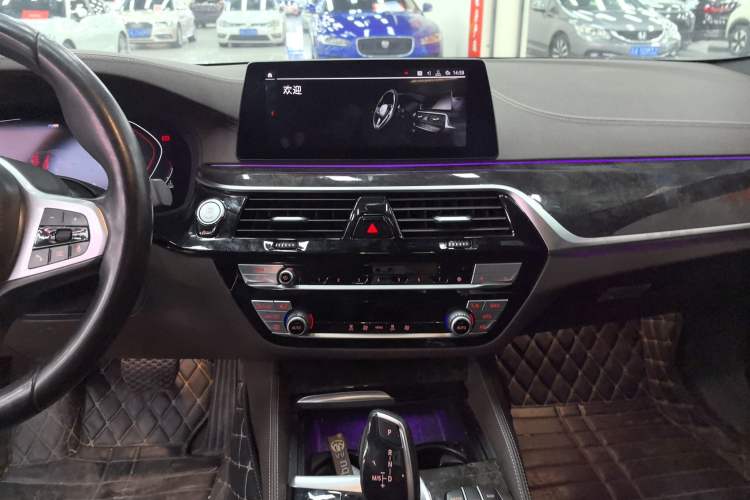 Used BMW 5 Series 2020 525Li M Sport Package Audio And AC Panel