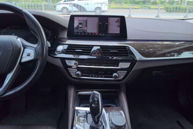 Used BMW 5 Series 2020 525Li Luxury Package Audio And AC Panel