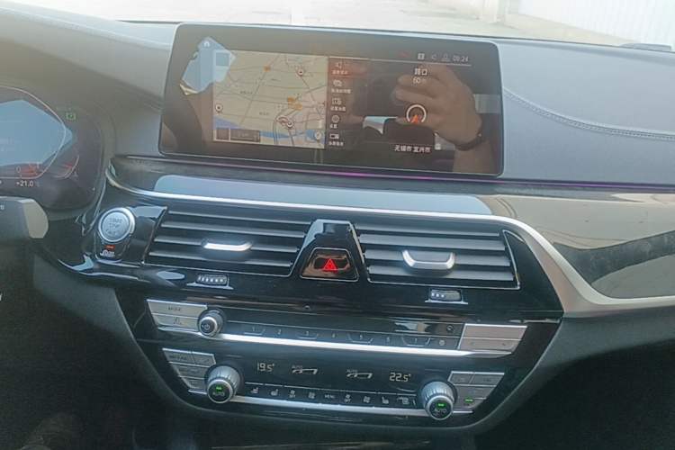 Used BMW 5 Series 2020 530Li Leading Model M Sport Package Audio And AC Panel