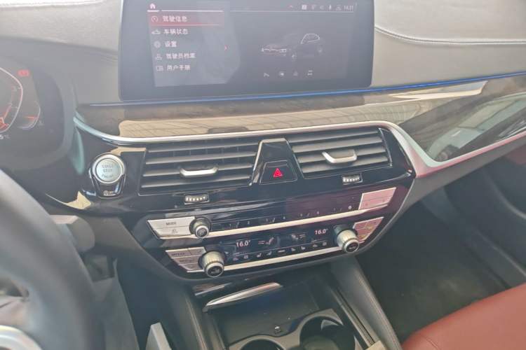 Used BMW 5 Series 2020 530Li Luxury Edition M Sport Package Audio And AC Panel