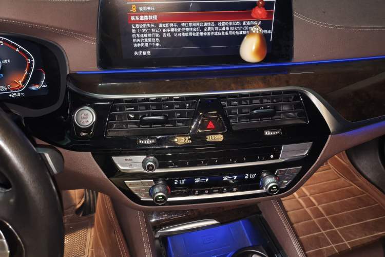 Used BMW 5 Series 2020 525Li Luxury Package Audio And AC Panel
