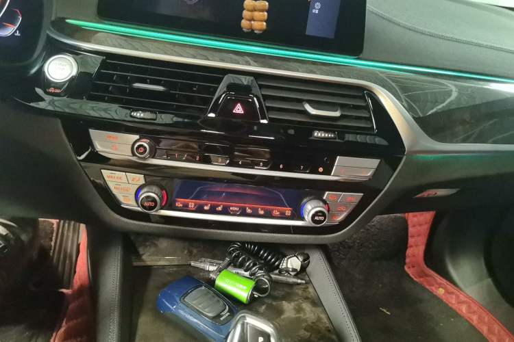 Used BMW 5 Series 2020 530Li Luxury Edition M Sport Package Audio And AC Panel