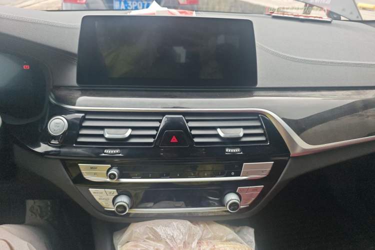 Used BMW 5 Series 2020 530Li Luxury Edition M Sport Package Audio And AC Panel