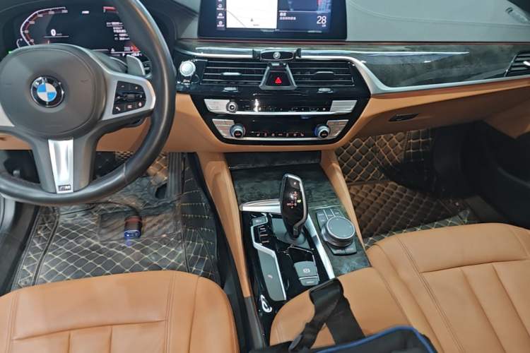 Used BMW 5 Series 2020 530Li xDrive M Sport Package Audio And AC Panel