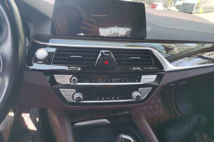 Used BMW 5 Series 2020 525Li Luxury Package Audio And AC Panel