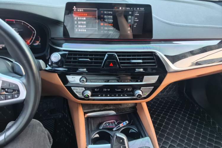 Used BMW 5 Series 2020 530Li Leading Model M Sport Package Audio And AC Panel