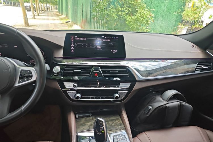 Used BMW 5 Series 2020 525Li M Sport Package Audio And AC Panel