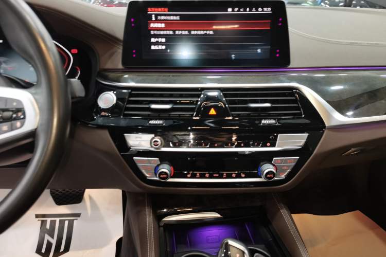 Used BMW 5 Series 2020 525Li M Sport Package Audio And AC Panel