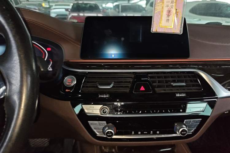 Used BMW 5 Series 2020 525Li Luxury Package Audio And AC Panel