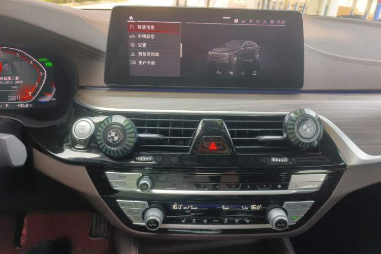 Used BMW 5 Series 2020 530Li Leading Edition Luxury Package Audio And AC Panel