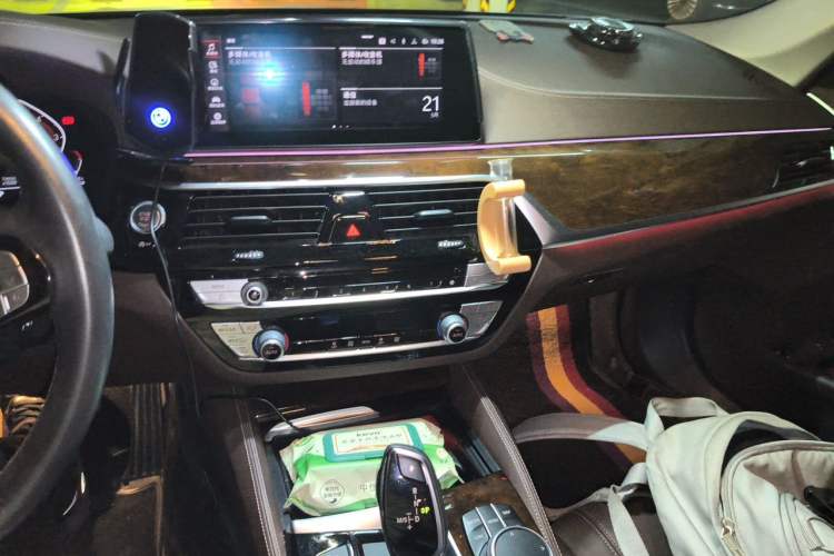 Used BMW 5 Series 2020 525Li Luxury Package Audio And AC Panel