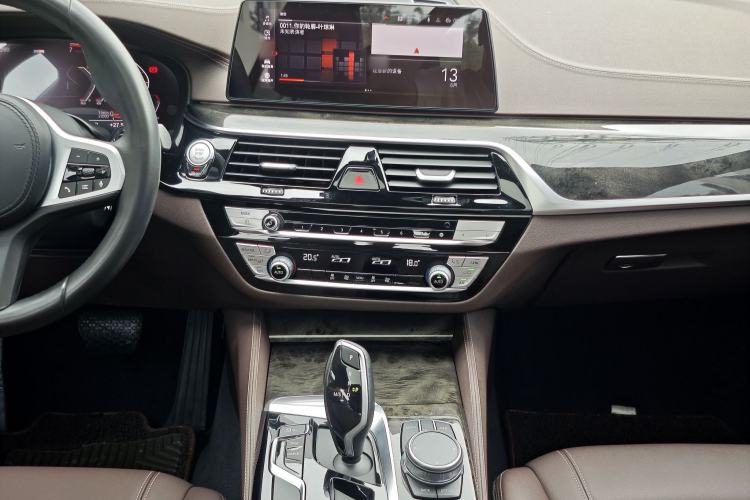 Used BMW 5 Series 2020 525Li M Sport Package Audio And AC Panel