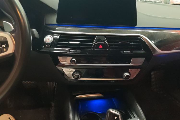 Used BMW 5 Series 2020 530Li Leading Model M Sport Package Audio And AC Panel