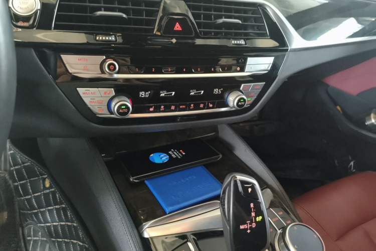 Used BMW 5 Series 2020 530Li Leading Model M Sport Package Audio And AC Panel