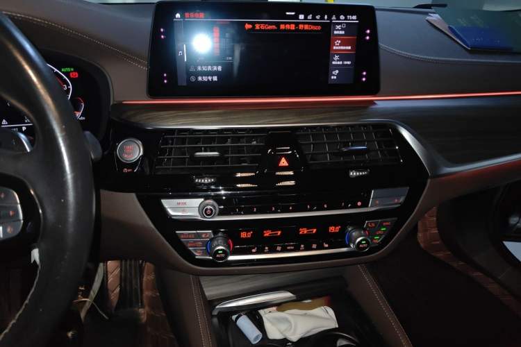 Used BMW 5 Series 2020 530Li Leading Edition Luxury Package Audio And AC Panel
