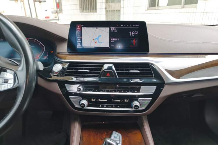 Used BMW 5 Series 2020 525Li Luxury Package Audio And AC Panel