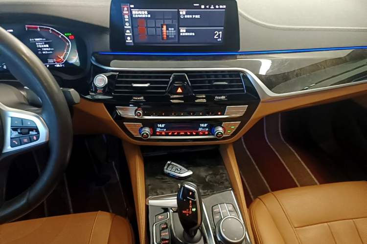 Used BMW 5 Series 2020 530Li Luxury Edition M Sport Package Audio And AC Panel
