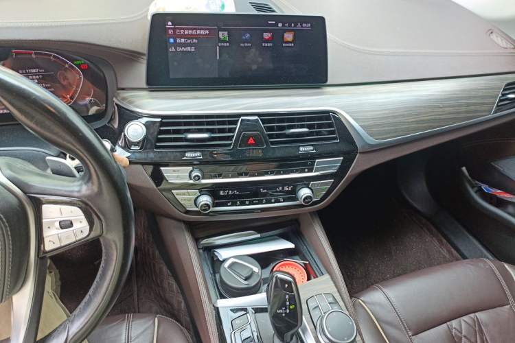 Used BMW 5 Series 2020 530Li Leading Edition Luxury Package Audio And AC Panel