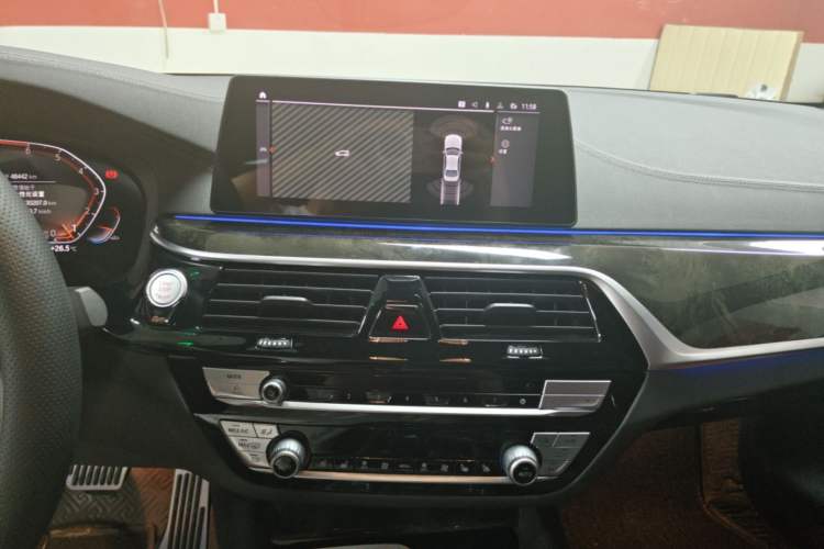 Used BMW 5 Series 2020 530Li Leading Model M Sport Package Audio And AC Panel