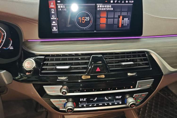 Used BMW 5 Series 2020 530Li Executive Luxury Package Audio And AC Panel