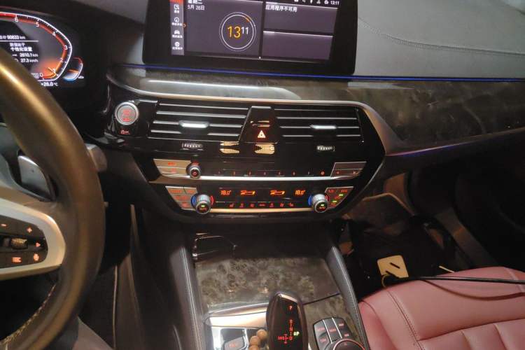Used BMW 5 Series 2020 530Li Leading Model M Sport Package Audio And AC Panel