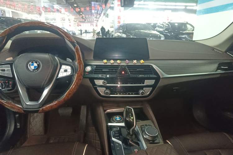 Used BMW 5 Series 2020 530Li Leading Edition Luxury Package Audio And AC Panel