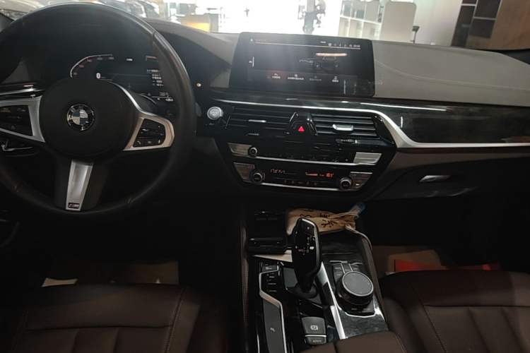 Used BMW 5 Series 2020 525Li M Sport Package Audio And AC Panel