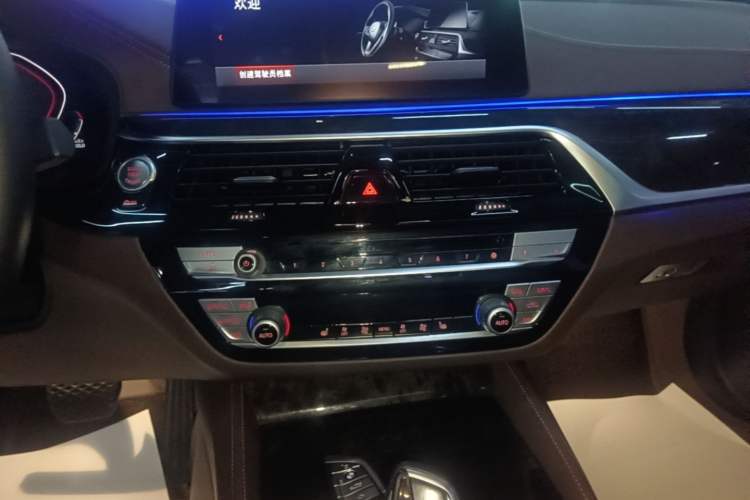 Used BMW 5 Series 2020 525Li M Sport Package Audio And AC Panel