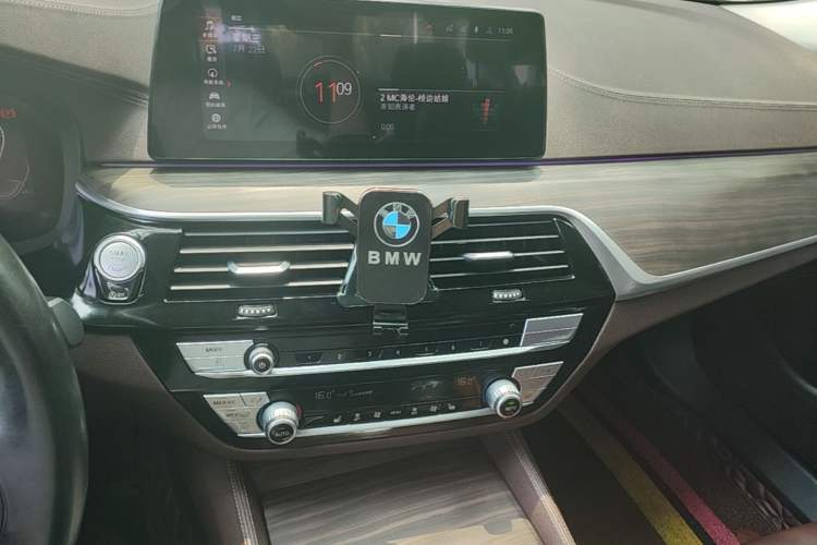 Used BMW 5 Series 2020 530Li Leading Edition Luxury Package Audio And AC Panel
