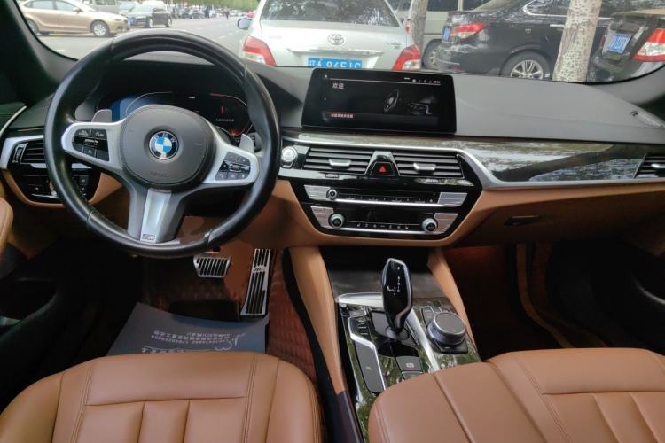 Used BMW 5 Series 2020 530Li Leading Model M Sport Package Center Console