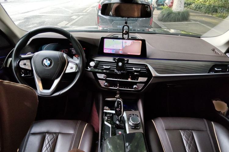 Used BMW 5 Series 2020 530Li xDrive Luxury Package Center Console