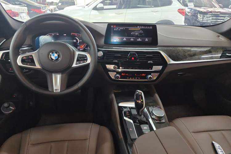 Used BMW 5 Series 2020 525Li M Sport Package Center Console