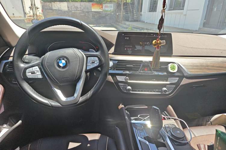 Used BMW 5 Series 2020 530Li xDrive Luxury Package Center Console