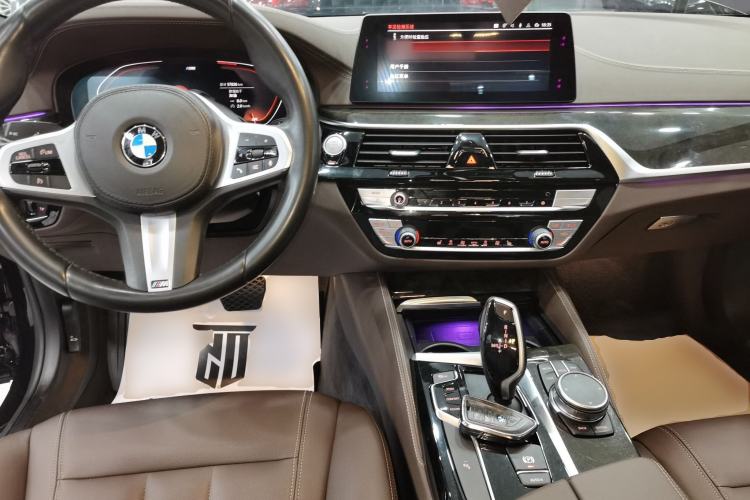 Used BMW 5 Series 2020 525Li M Sport Package Center Console