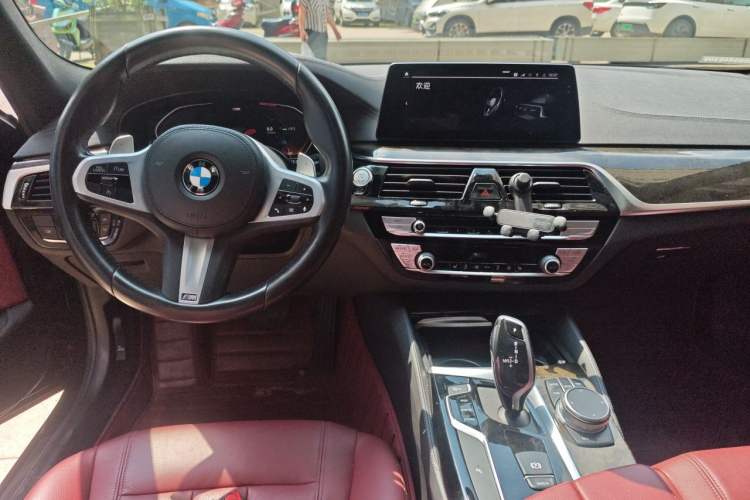 Used BMW 5 Series 2020 530Li Leading Model M Sport Package Center Console