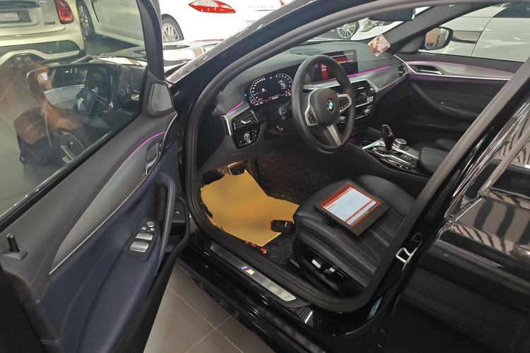 Used BMW 5 Series 2020 525i M Sport Package Driver Seat
