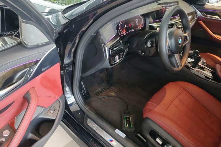 Used BMW 5 Series 2020 530Li Luxury Edition M Sport Package Driver Seat