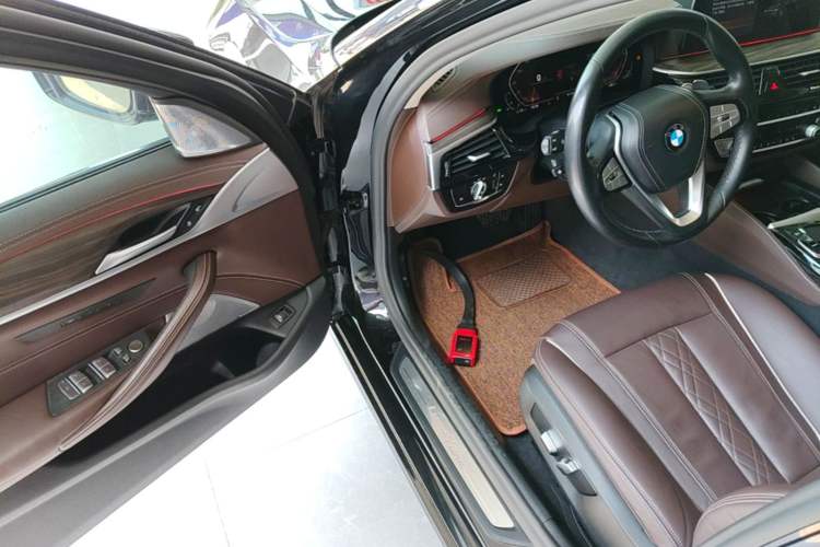 Used BMW 5 Series 2020 530Li Leading Edition Luxury Package Driver Seat