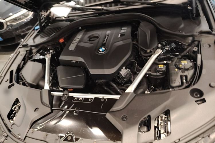 Used BMW 5 Series 2020 525Li M Sport Package Engine Bay